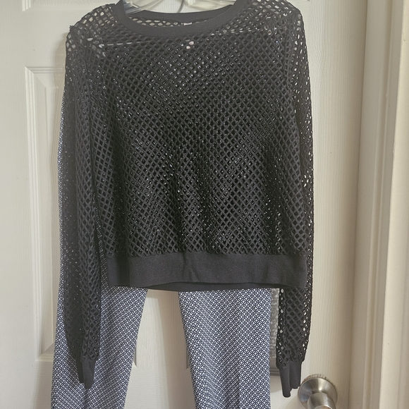 Cynthia Rowley Navy and White Geo Print Top - Picture 6 of 7